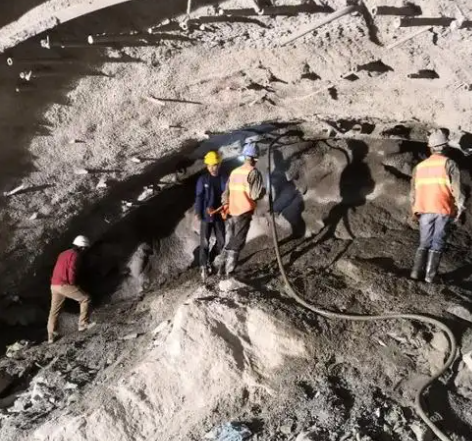 新北拱顶带模注浆料的施工流程及注意事项